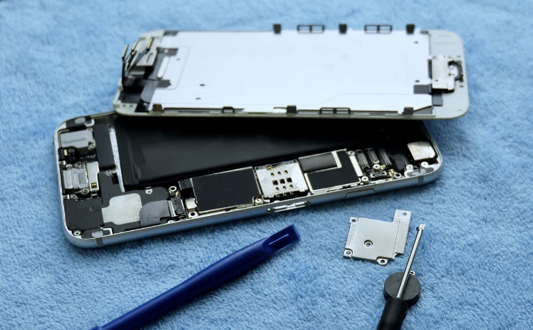 View of Mac Repairs: MacBook Battery Replacement - Best Buy